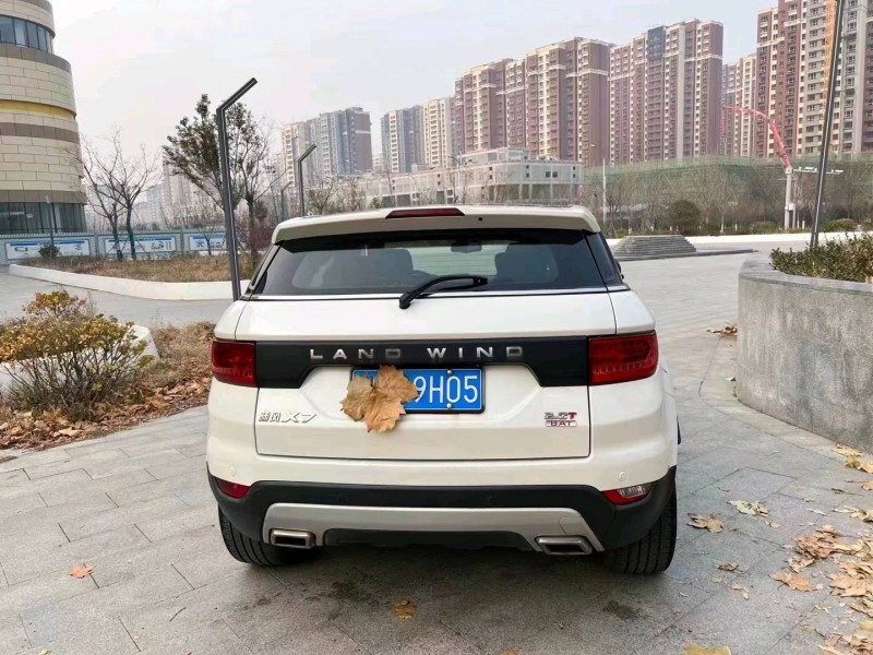 枣庄17年路虎极光2