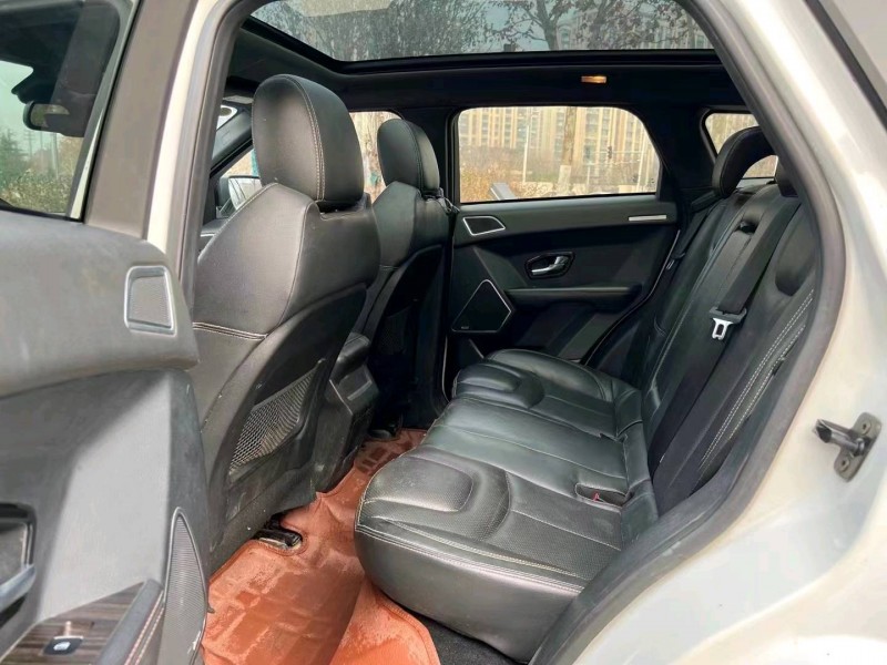 枣庄17年路虎极光9