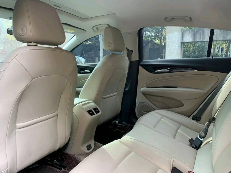 徐州21年别克君威8