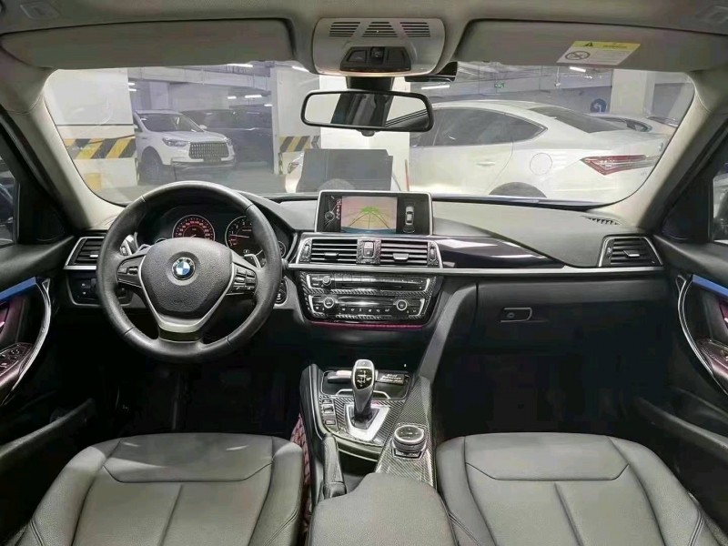 成都17年宝马3系8