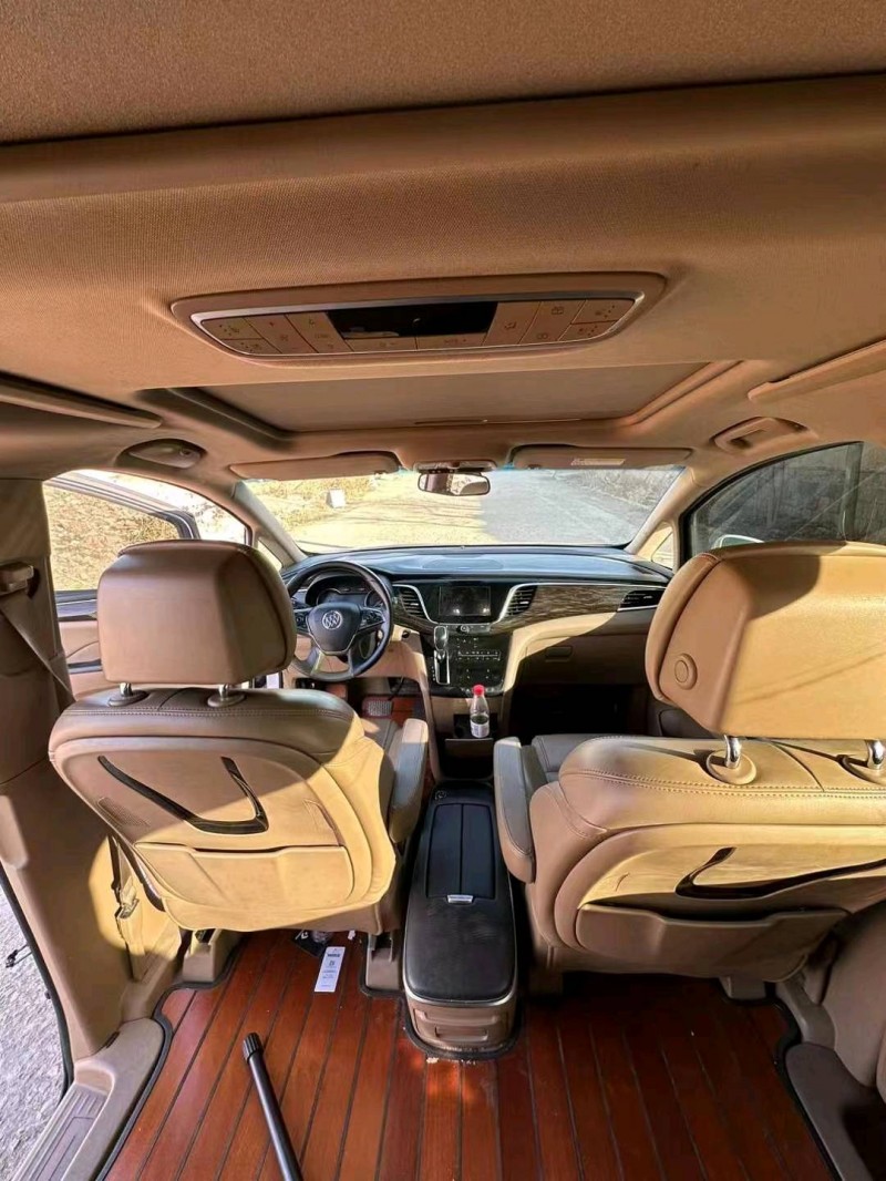 青岛17年别克GL84