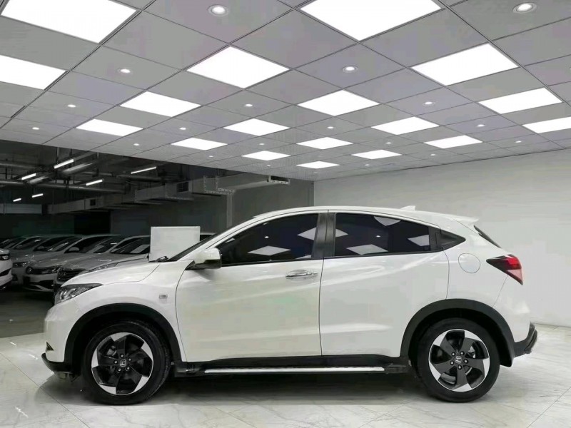 成都19年本田缤智3