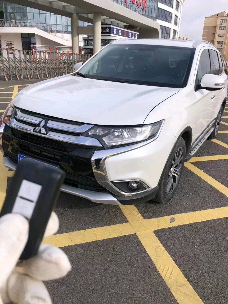 邯郸18年三菱欧蓝德2