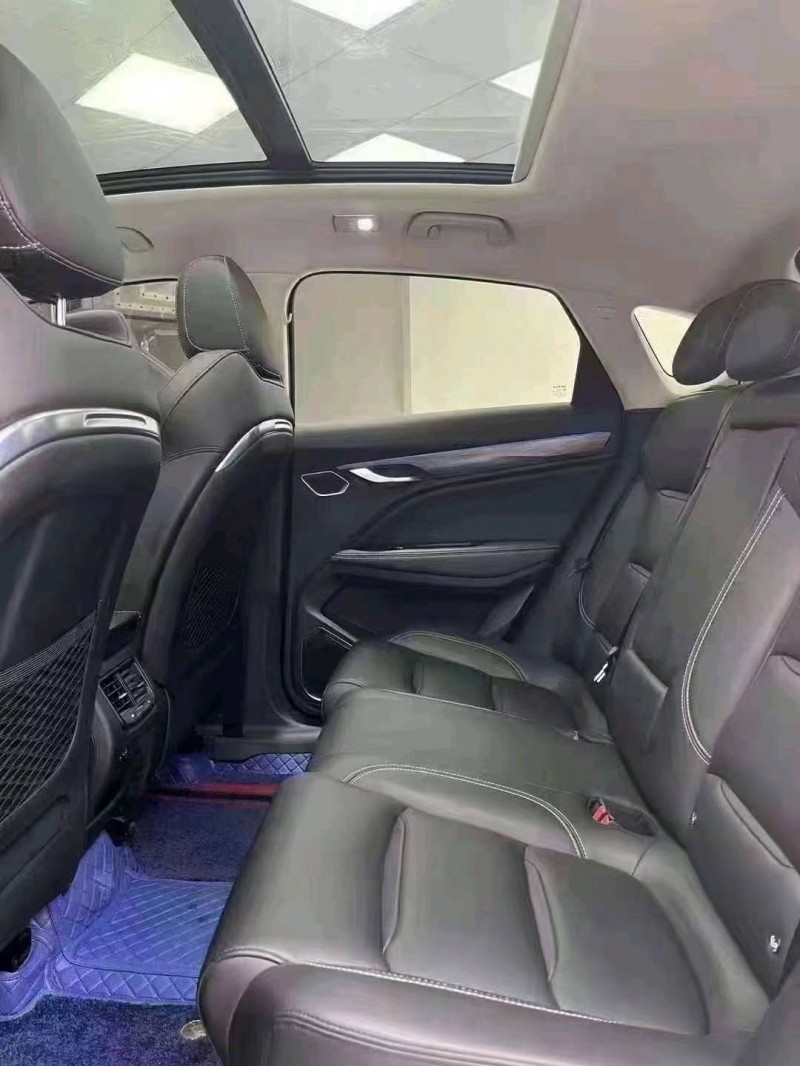 成都21年吉利星越9