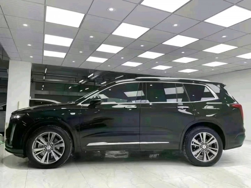 成都20年凯迪拉克XT63