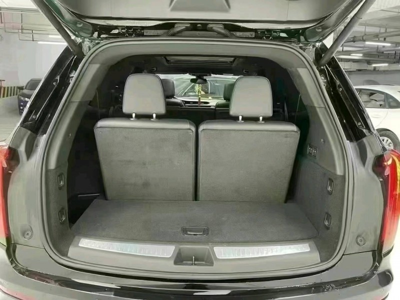 成都20年凯迪拉克XT68