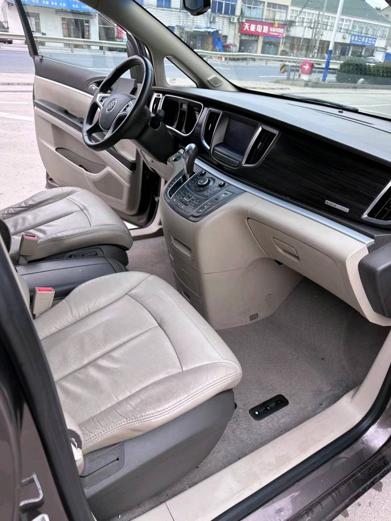 徐州13年别克GL82