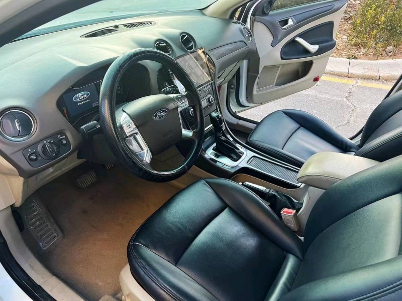 济南12年福特蒙迪欧-致胜3