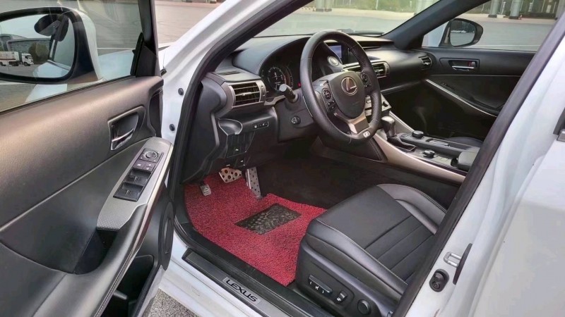 邯郸14年雷克萨斯IS8