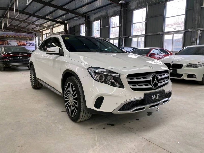 济宁17年奔驰GLA2