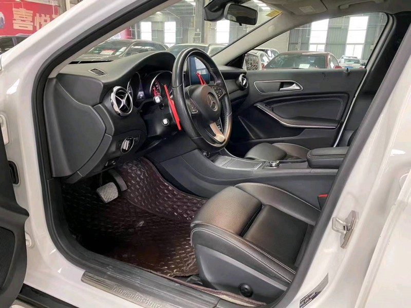 济宁17年奔驰GLA4