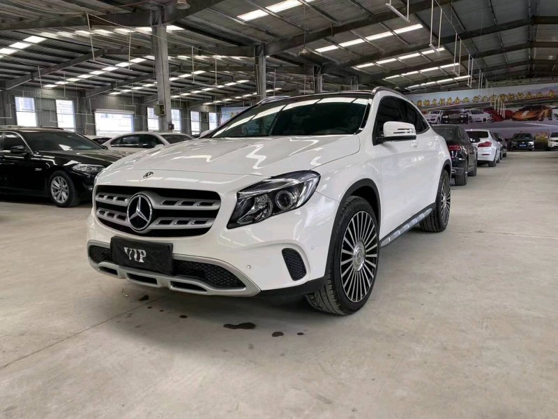 济宁17年奔驰GLA3