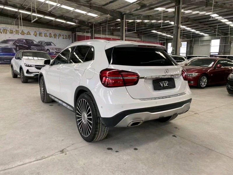 济宁17年奔驰GLA7