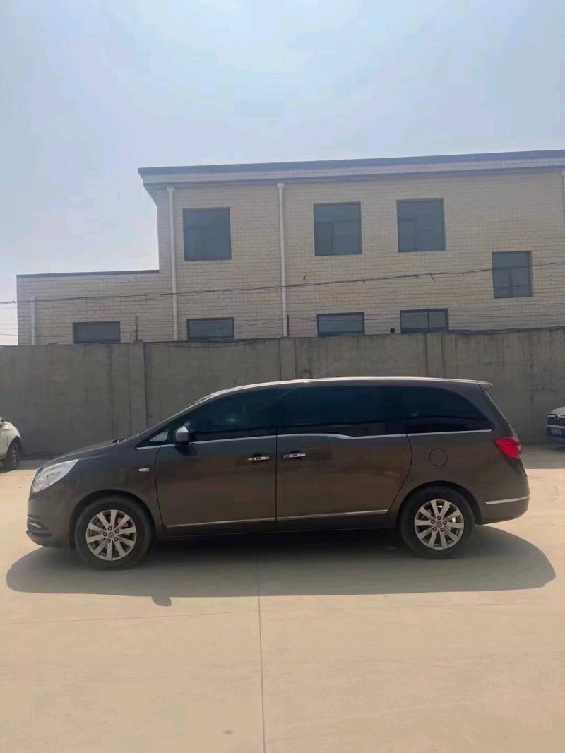 保定17年别克GL82