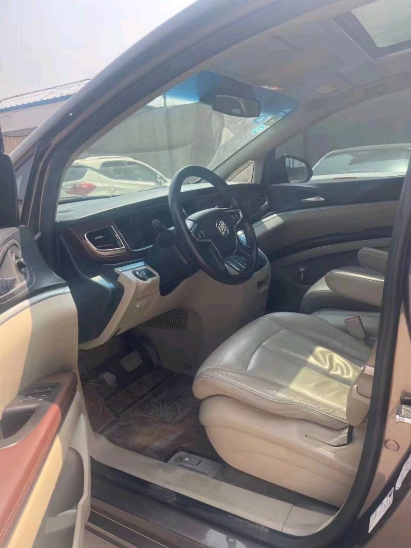 保定17年别克GL84