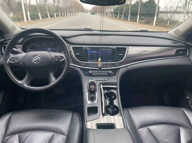 徐州20年别克君越4