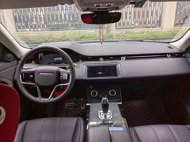 重庆22年路虎极光7