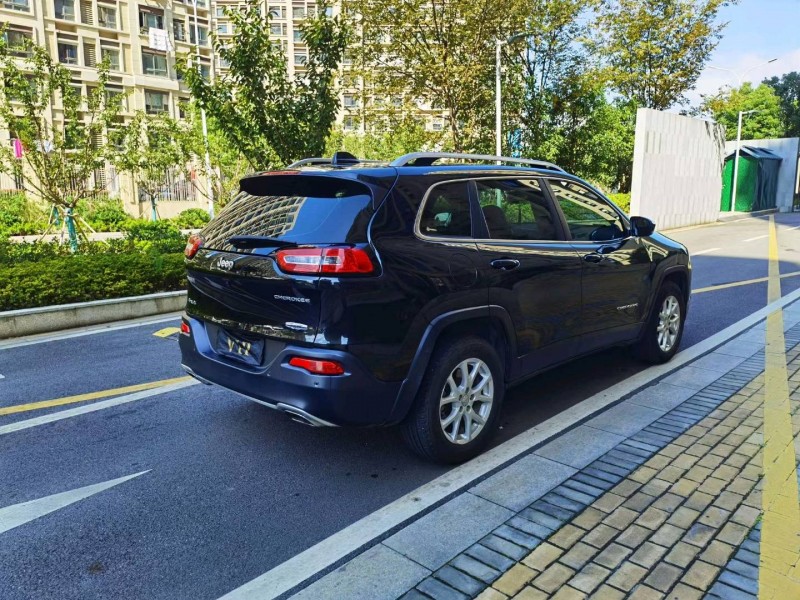 苏州16年Jeep自由光7