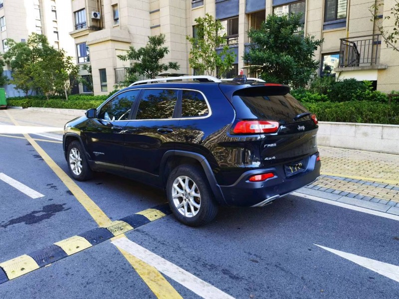 苏州16年Jeep自由光8