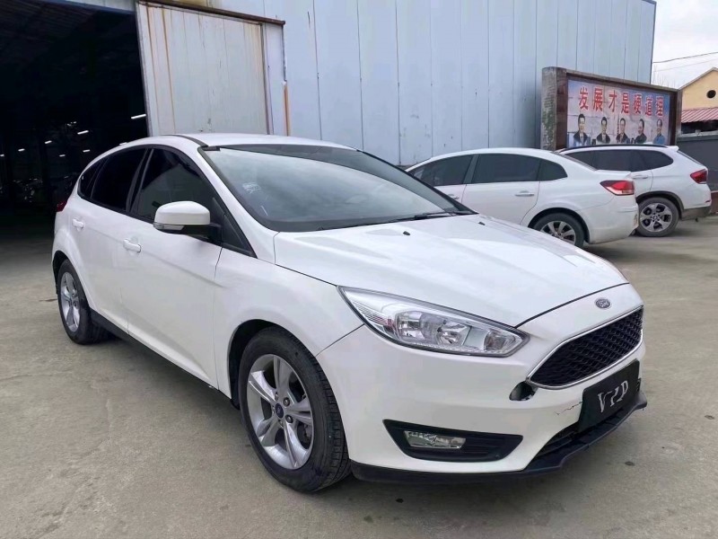 济宁16年福特福克斯2
