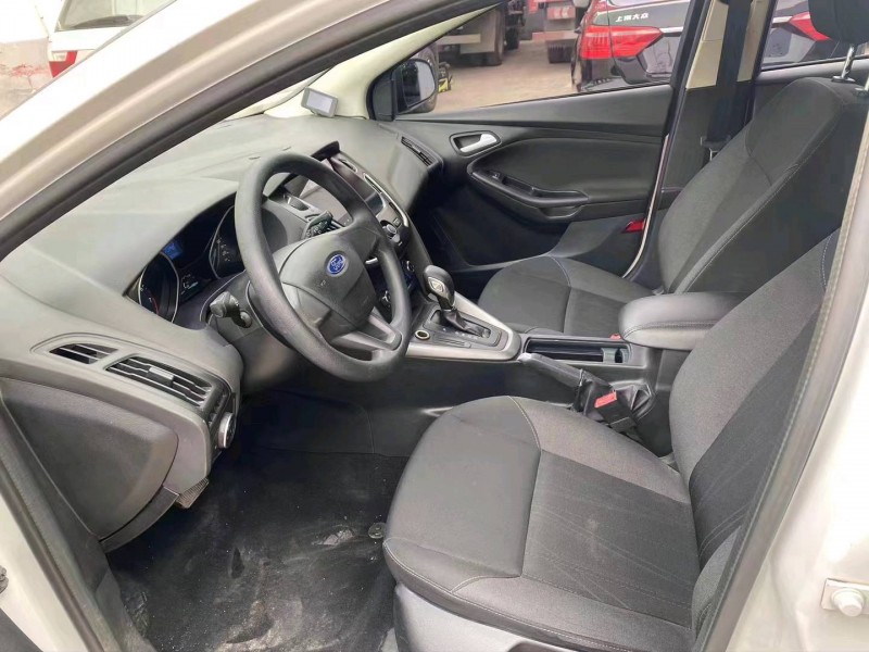 济宁16年福特福克斯4