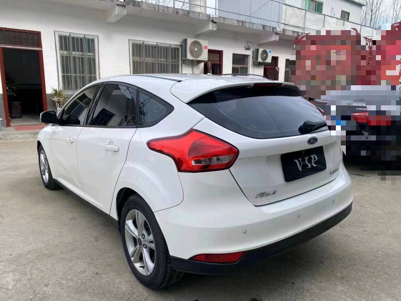 济宁16年福特福克斯8