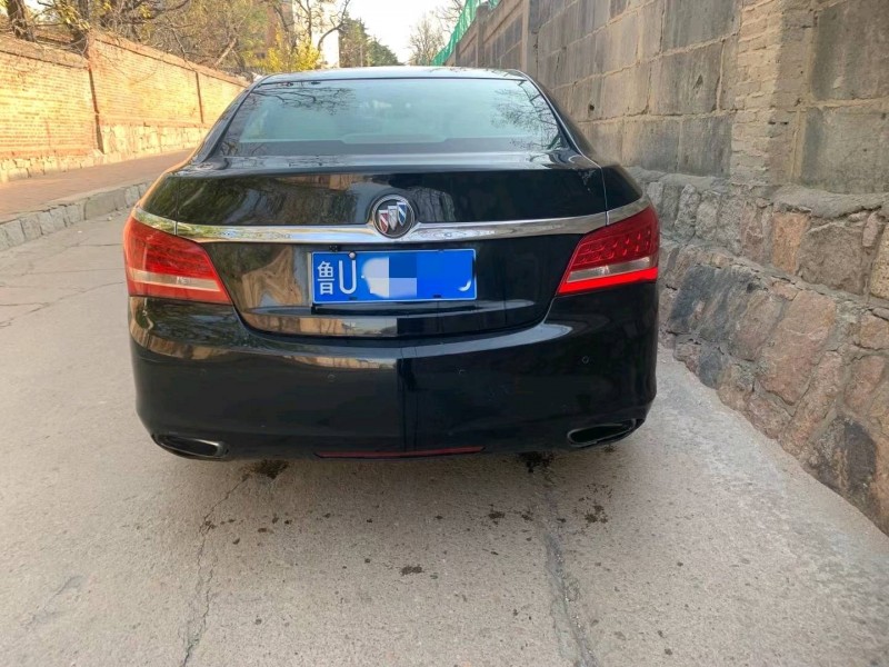 青岛15年别克君越5