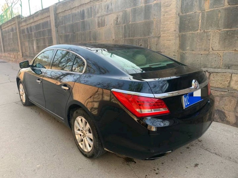 青岛15年别克君越8