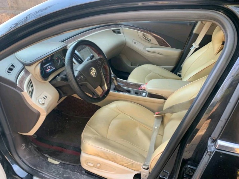 青岛15年别克君越7