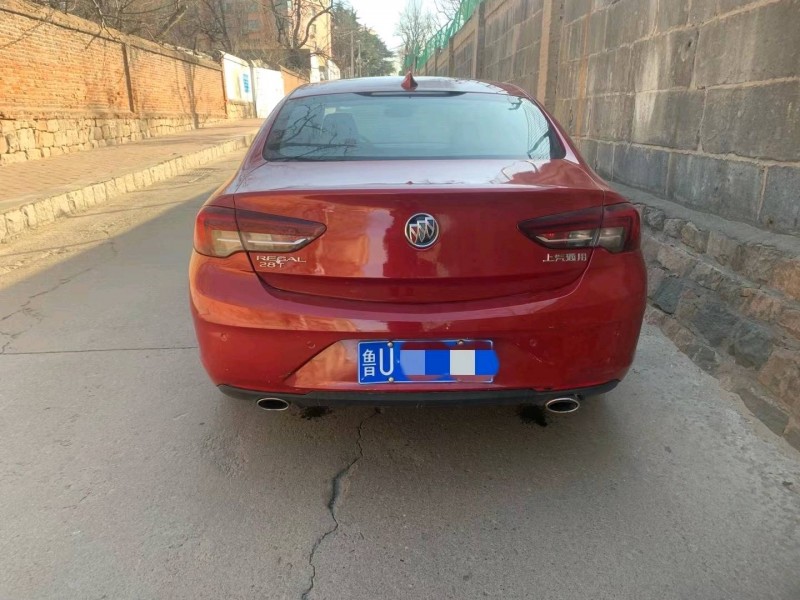 青岛18年别克君威8