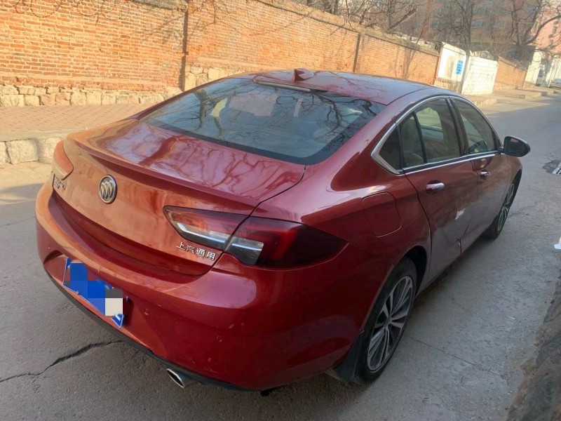 青岛18年别克君威9