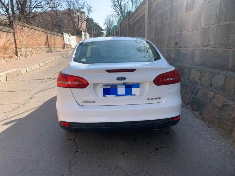 青岛17年福特福克斯5