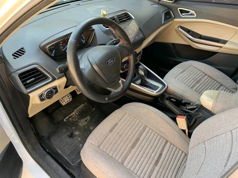 青岛16年福特福睿斯8