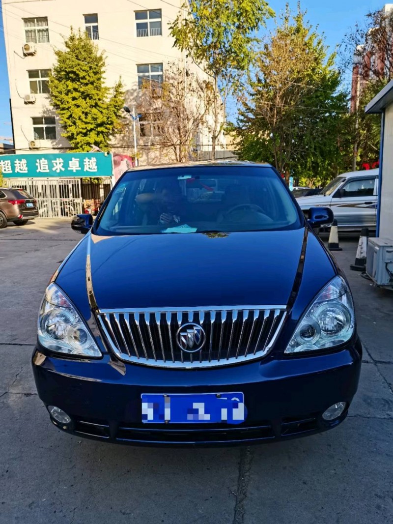 石家庄13年别克陆尊1