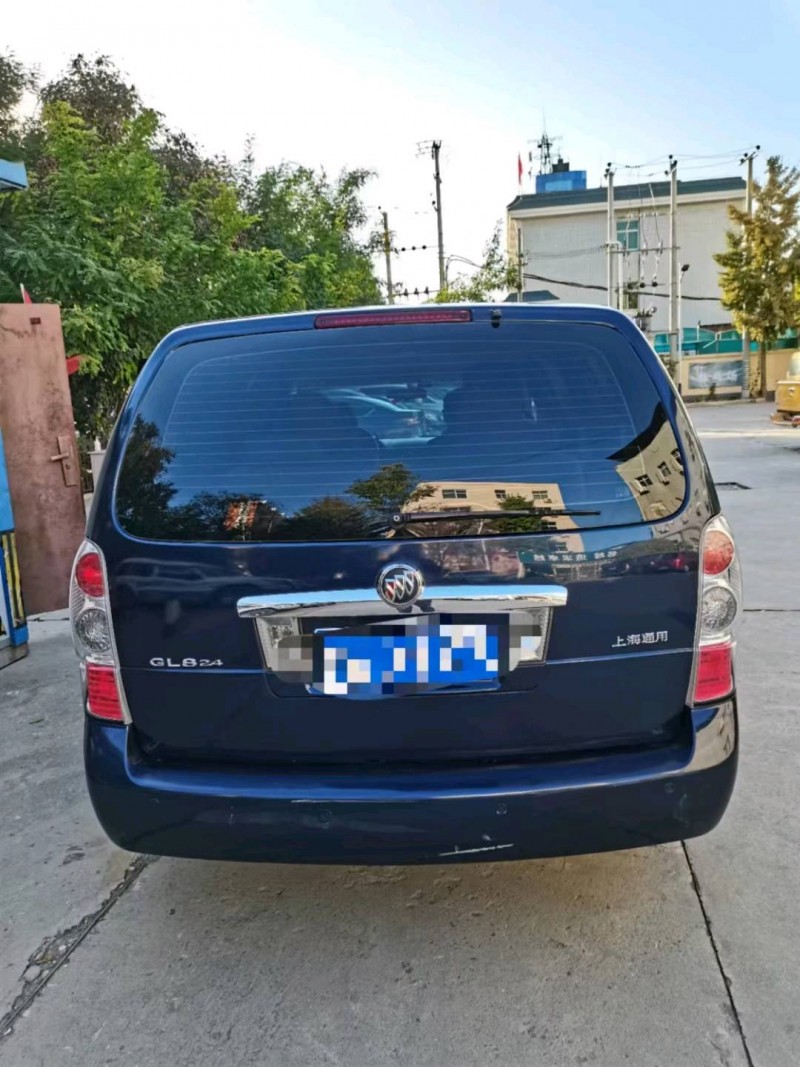 石家庄13年别克陆尊2