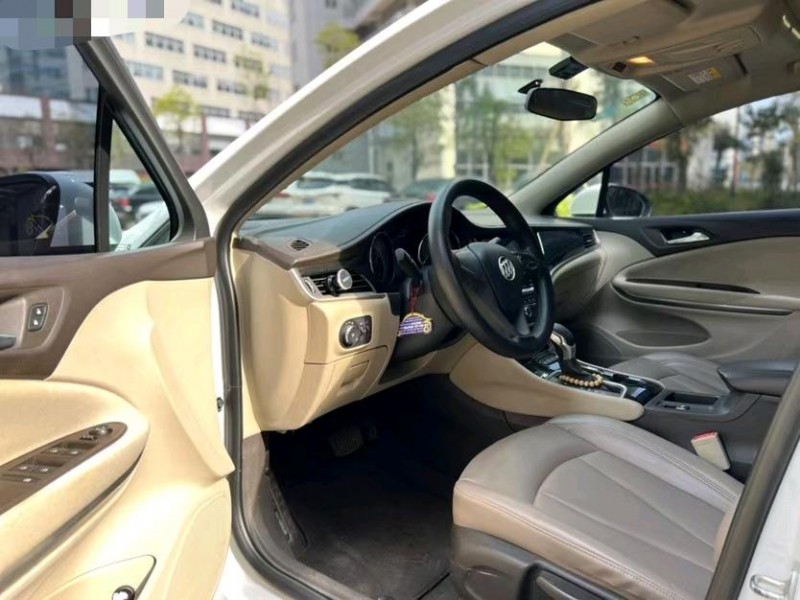 东莞17年别克威朗4