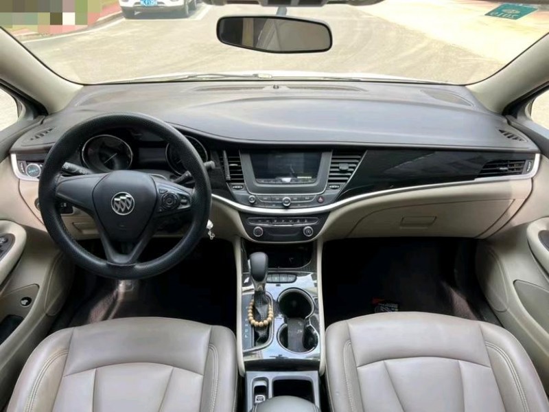 东莞17年别克威朗5