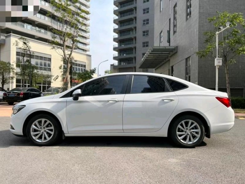 东莞17年别克威朗7