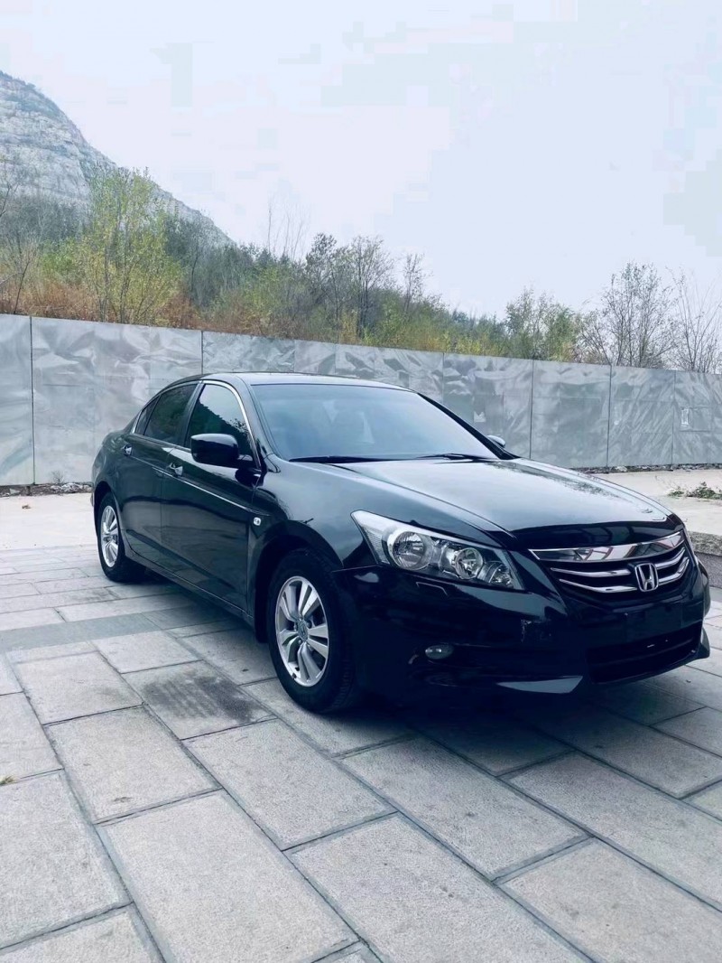 保定12年本田雅阁2