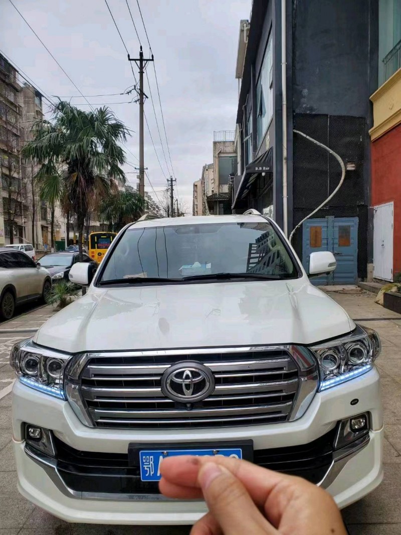 宜昌20年丰田兰德酷路泽9