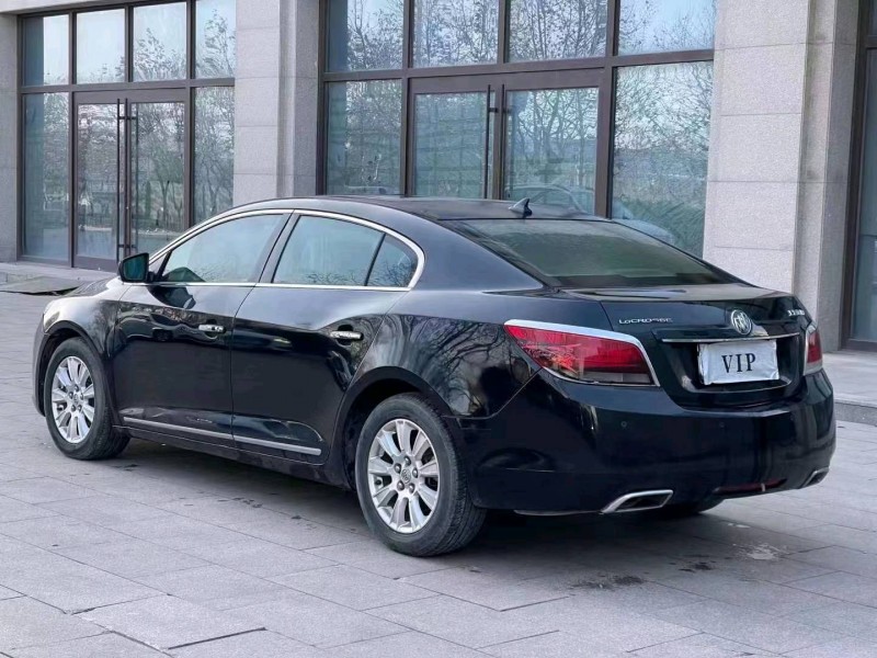 青岛10年别克君越7