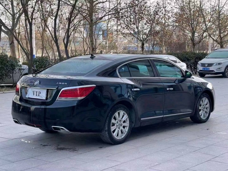 青岛10年别克君越8