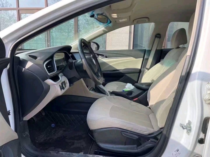 青岛17年别克英朗6