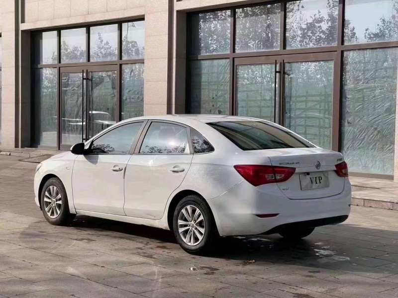 青岛17年别克英朗3