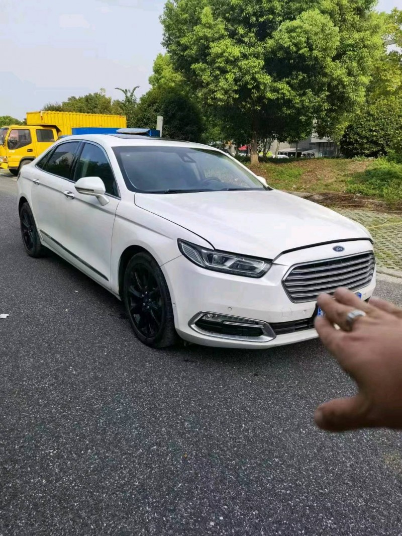 嘉兴17年福特金牛座2