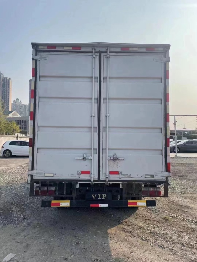 宜昌22年东风多利卡8