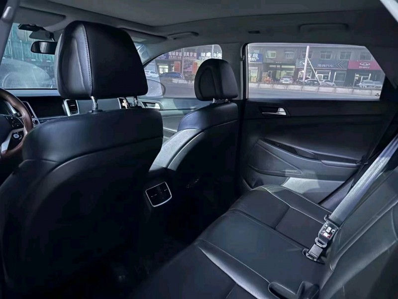 邯郸17年现代途胜2