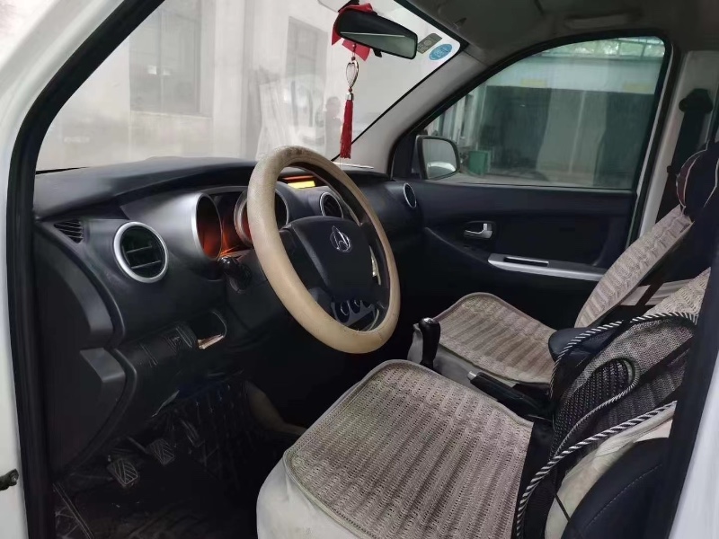 宜昌17年長安汽車歐諾8