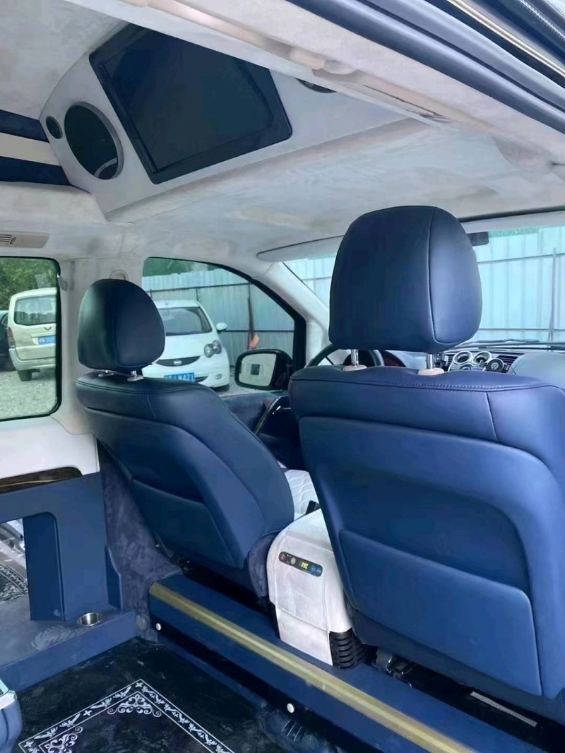 中山13年奔驰威霆4