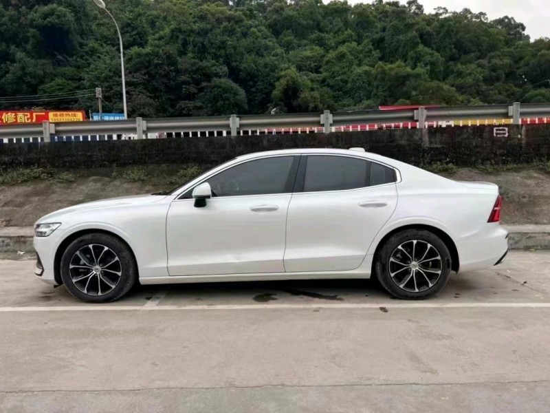 中山21年沃尔沃S60L3
